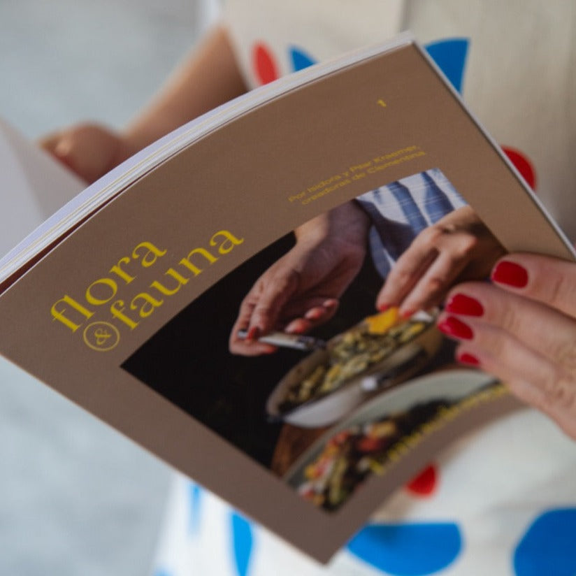 Primer libro de Isidora y Pilar Kraemer, incluye recetas nunca antes compartidas e inaugura la colección de cocina de la Editorial Otros Libros