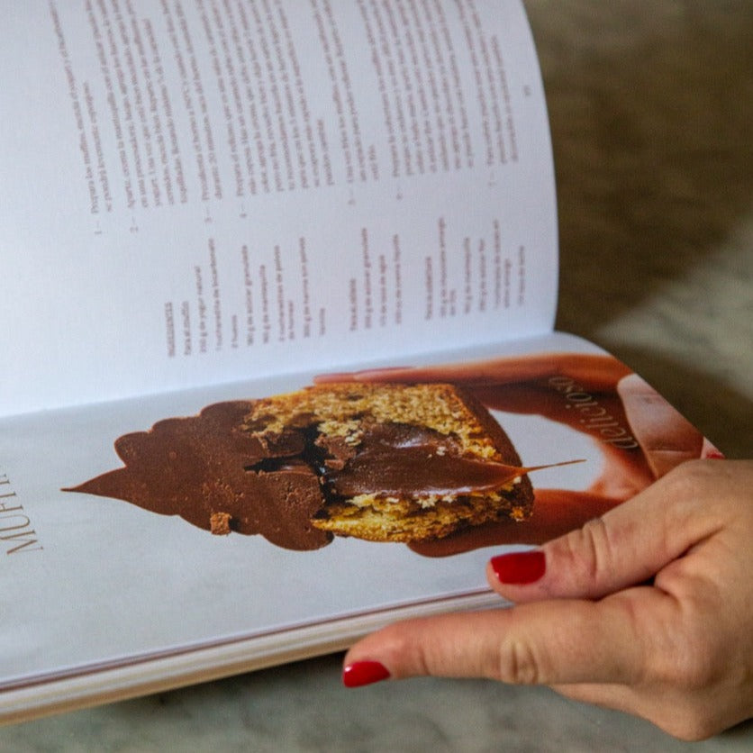 Primer libro de Isidora y Pilar Kraemer, incluye recetas nunca antes compartidas e inaugura la colección de cocina de la Editorial Otros Libros